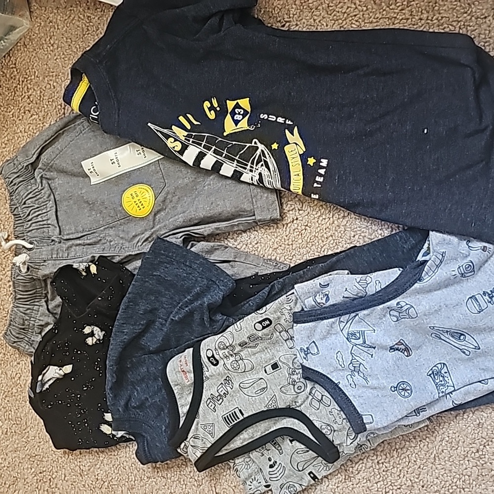 $9 ADD TO BUNDLE TO LOWER PRICE items size 5 shorts old navy nautica